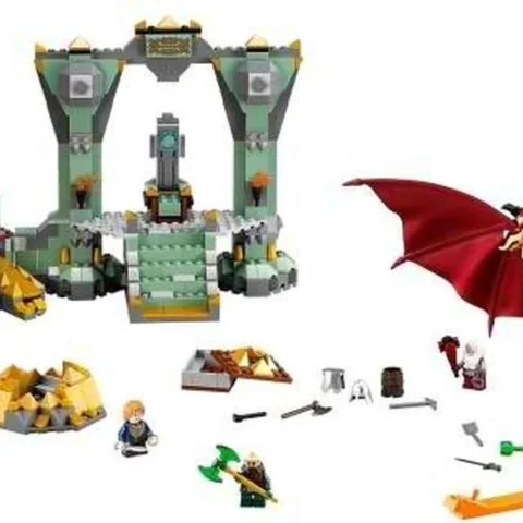 LEGO 79018 – Smaug, Bergkulisse und Figuren als Gesamtübersicht