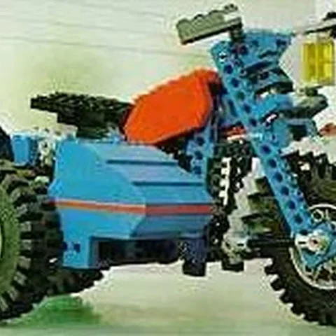 LEGO Technic 857, blaues Motorrad mit rotem Tank und Seitenwagen – historische Modellillustration